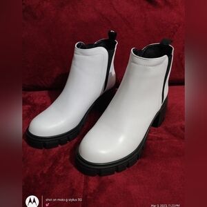 TRUE Religion White‎ Chelsea Boots 8.5